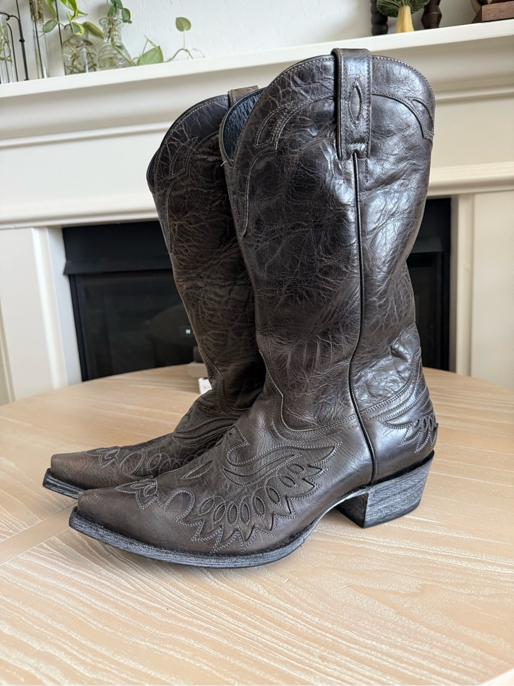 Men’s western cowboy boots in Brown,Embroidered Leather•••Size 12-Classic rodeo